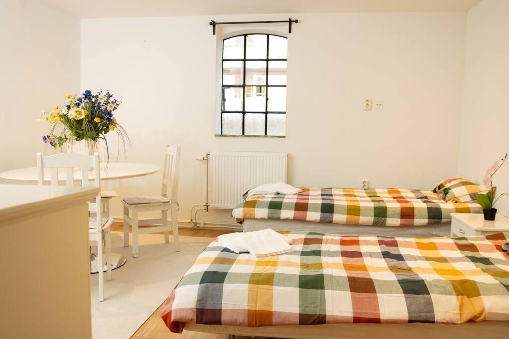Historical Malt Factory Apartment, 6 Bedrooms, Sleeps 12 , Hot Tub Helsingborg Exterior photo