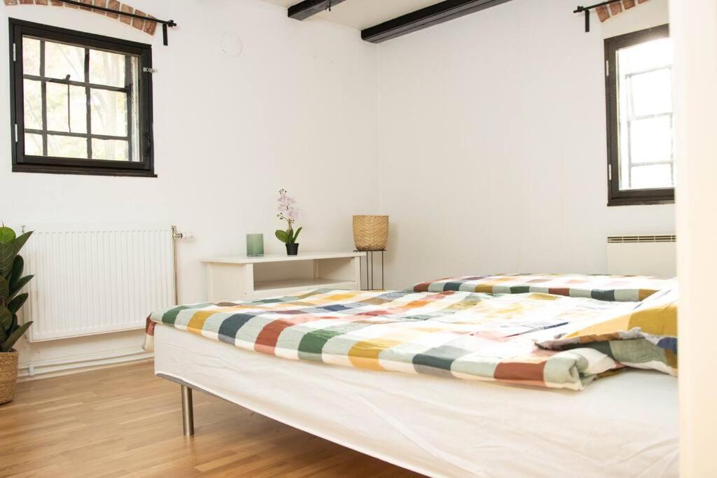 Historical Malt Factory Apartment, 6 Bedrooms, Sleeps 12 , Hot Tub Helsingborg Exterior photo