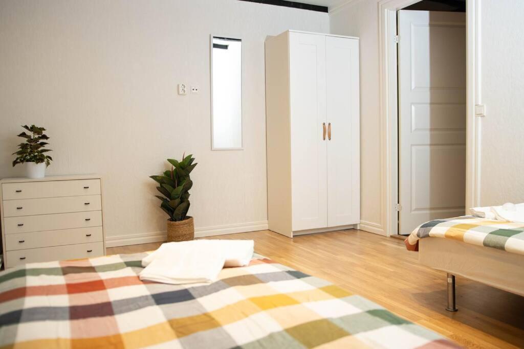 Historical Malt Factory Apartment, 6 Bedrooms, Sleeps 12 , Hot Tub Helsingborg Exterior photo