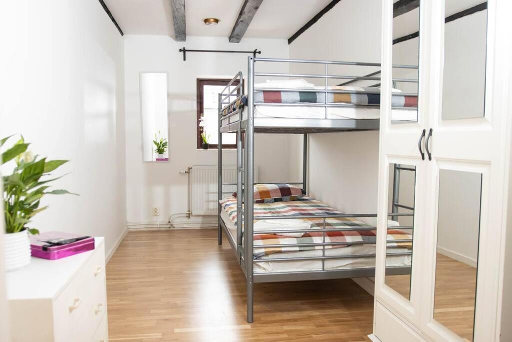 Historical Malt Factory Apartment, 6 Bedrooms, Sleeps 12 , Hot Tub Helsingborg Exterior photo