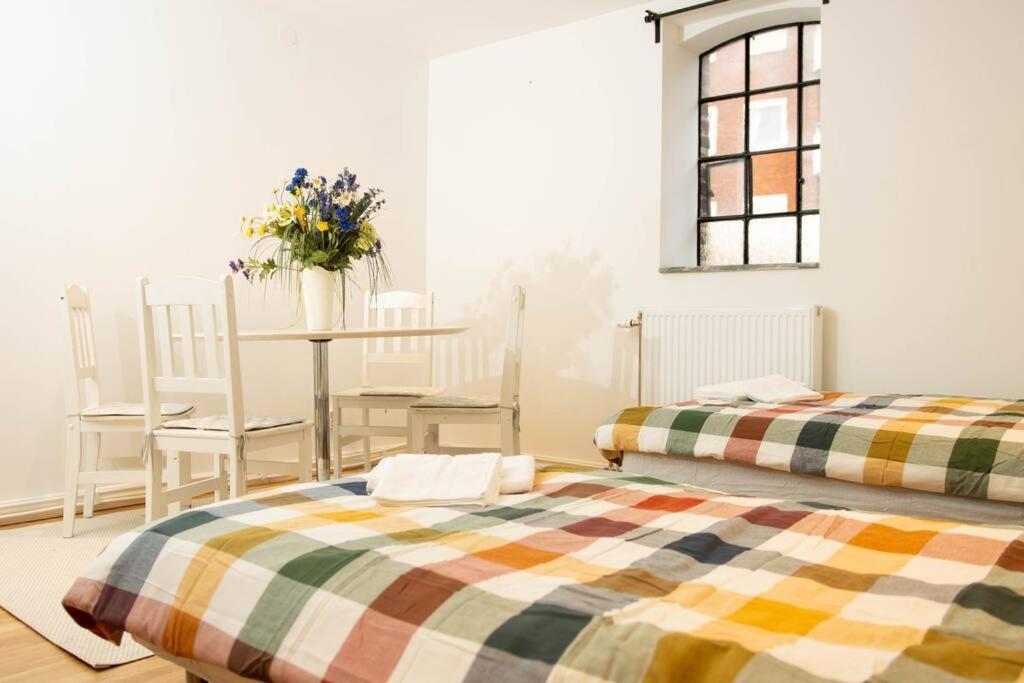 Historical Malt Factory Apartment, 6 Bedrooms, Sleeps 12 , Hot Tub Helsingborg Exterior photo