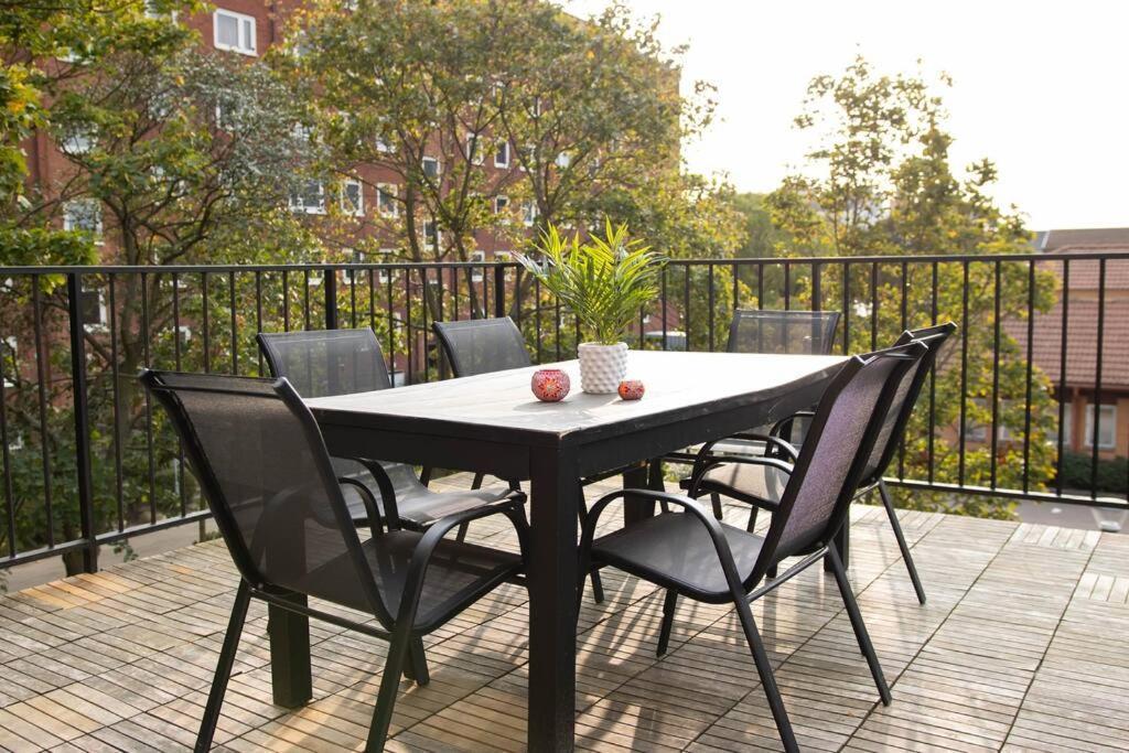 Historical Malt Factory Apartment, 6 Bedrooms, Sleeps 12 , Hot Tub Helsingborg Exterior photo