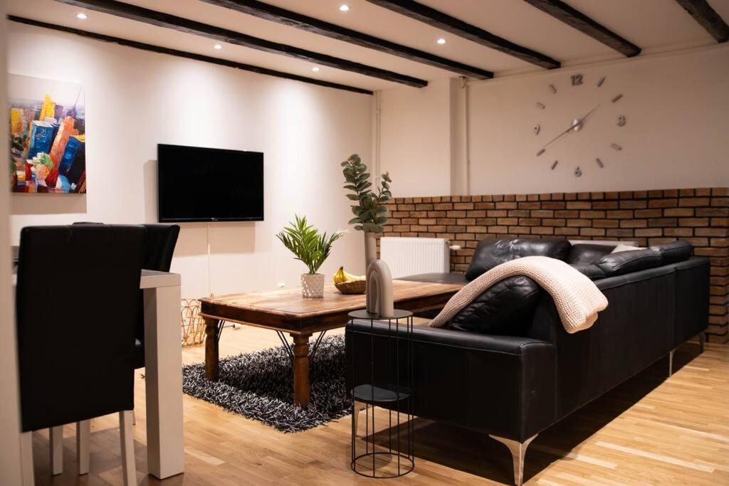 Historical Malt Factory Apartment, 6 Bedrooms, Sleeps 12 , Hot Tub Helsingborg Exterior photo